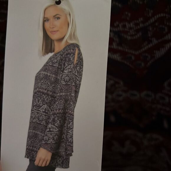 Simply Noelle longer length top in burgundy with open sleeve detailing size S - Picture 10 of 11